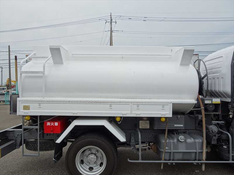 タンクローリー 4000L | 上陽自動車株式会社